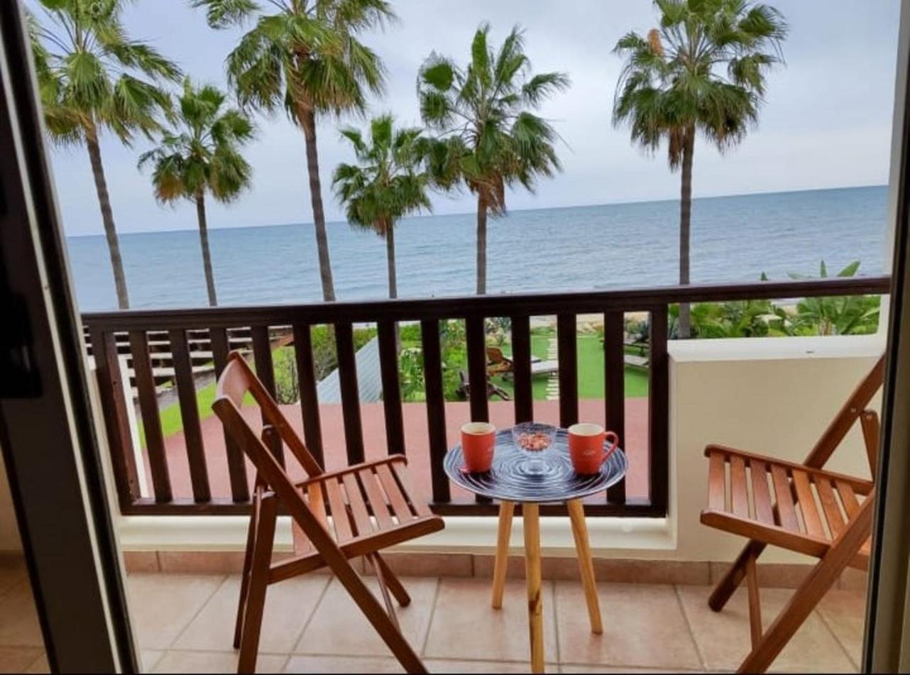 Beachfront Villa Carpe Diem Kiti Exterior foto
